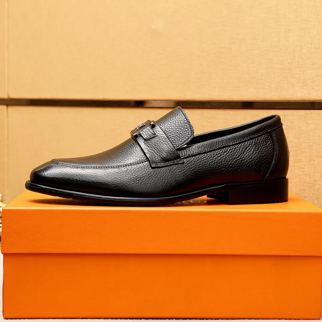 Men's shoes 💰442 💐 Product trademark: HERMES "Hermès" casual leather shoes Regular size: 38-44 (45🉑️customized) Product materials: Selected imported first-layer pebbled calfskin upper + luxury hardware buckle, imported water-dyed 🐂 cowhide lining. Strong three-dimensional visual effect, combined outsole Color: 2⃣️colors available